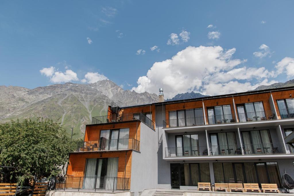 ALOFT — Hotel in Kazbegi