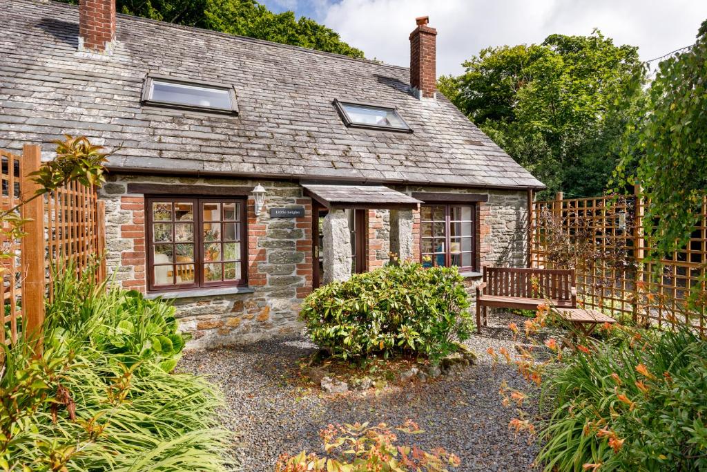 Little Leighs, Launceston