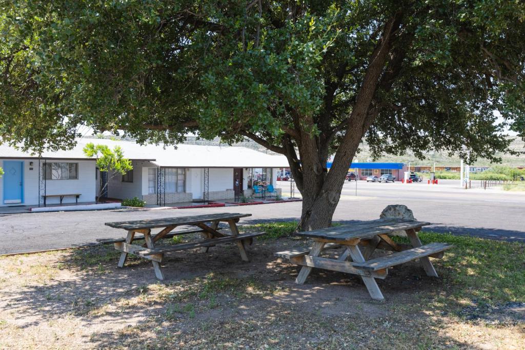 Desert Air Motel photo