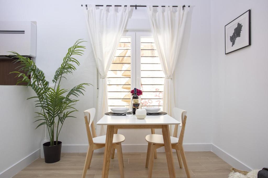 -MalagaSunApts- CityCenter Spacious Studio - 3