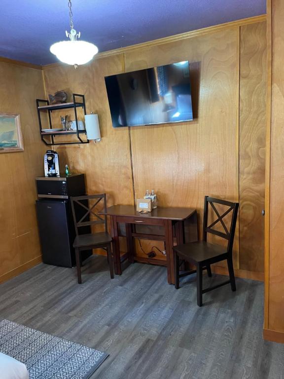 Anchor Inn Resort photo