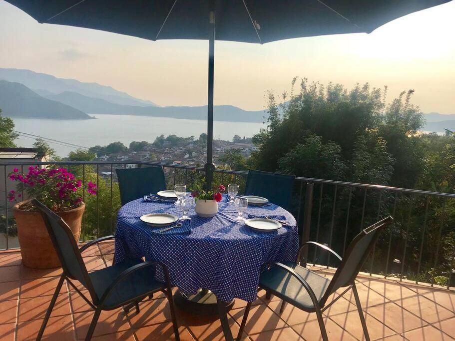 Suite privada con jacuzzi y vista al lago - 1