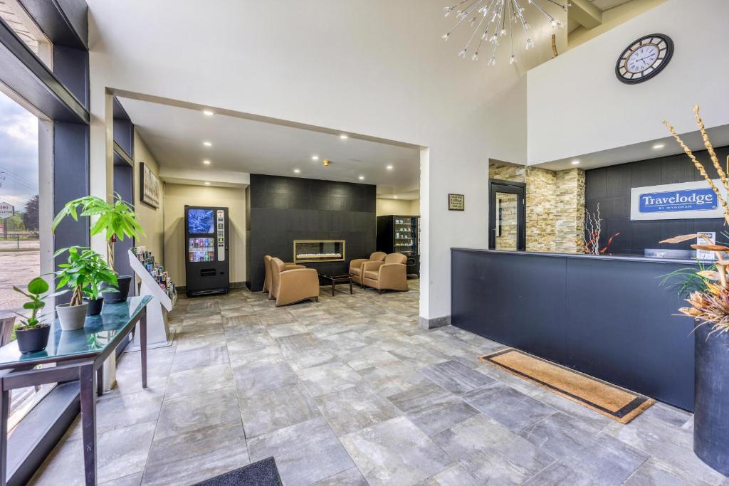 Travelodge by Wyndham Sarnia photo