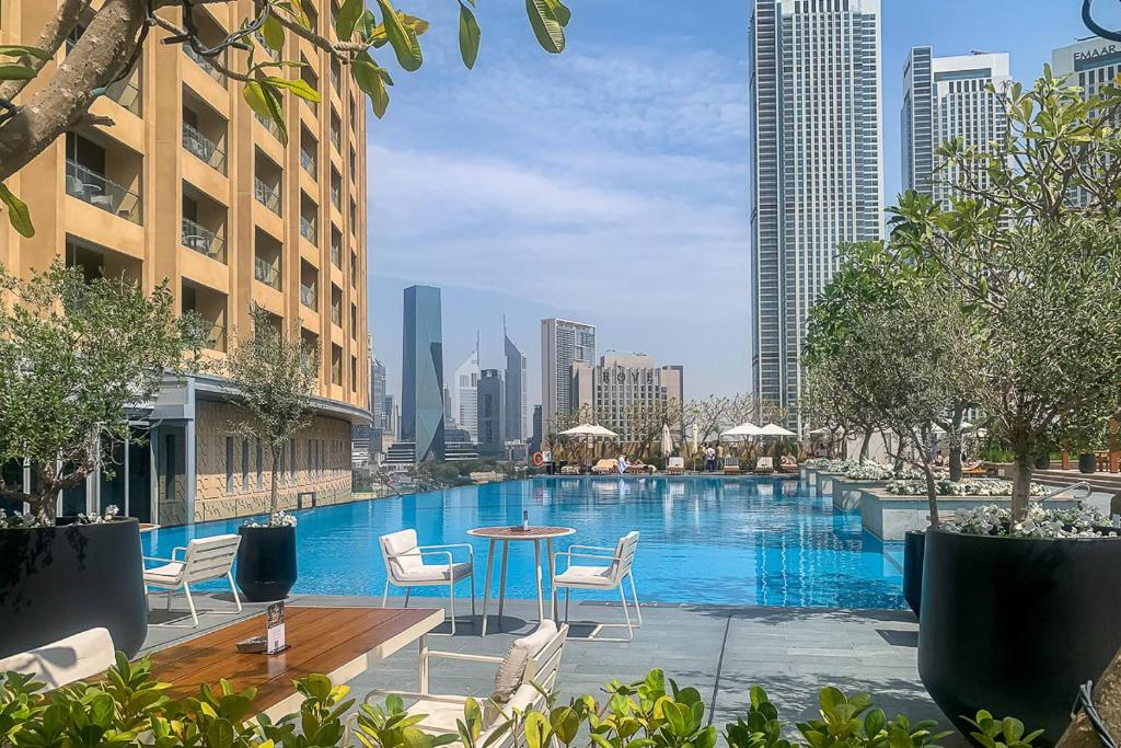 Frank Porter - The Address Dubai Mall photo