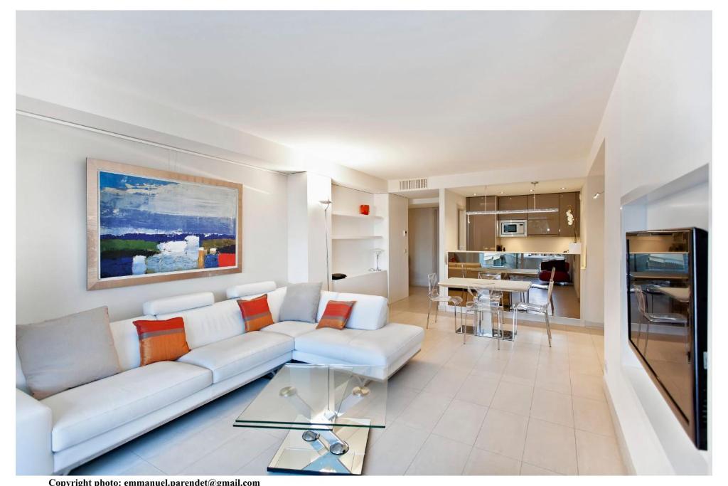 REF 761 - Cannes Croisette - Sea view apartment for rent - 3