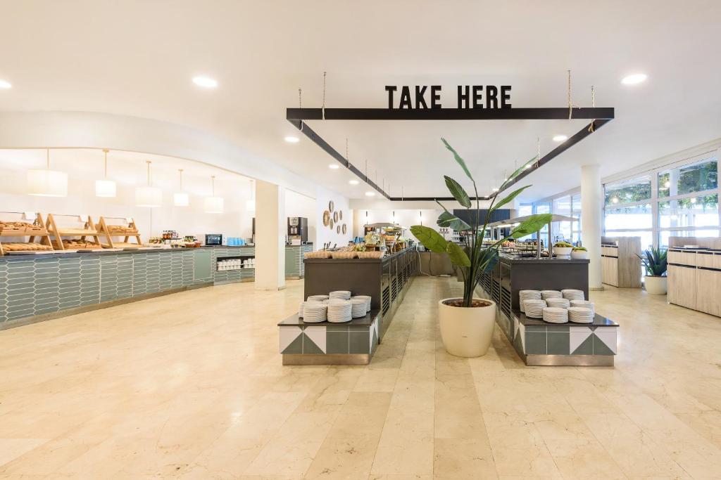 FERGUS Club Palmanova Park — Restaurant & bars in Palma Nova, Balearic Islands
