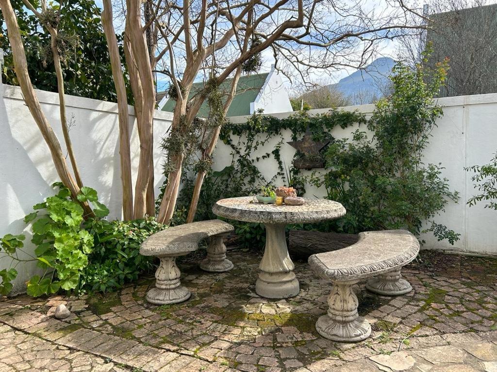 Courtyard on Weder photo