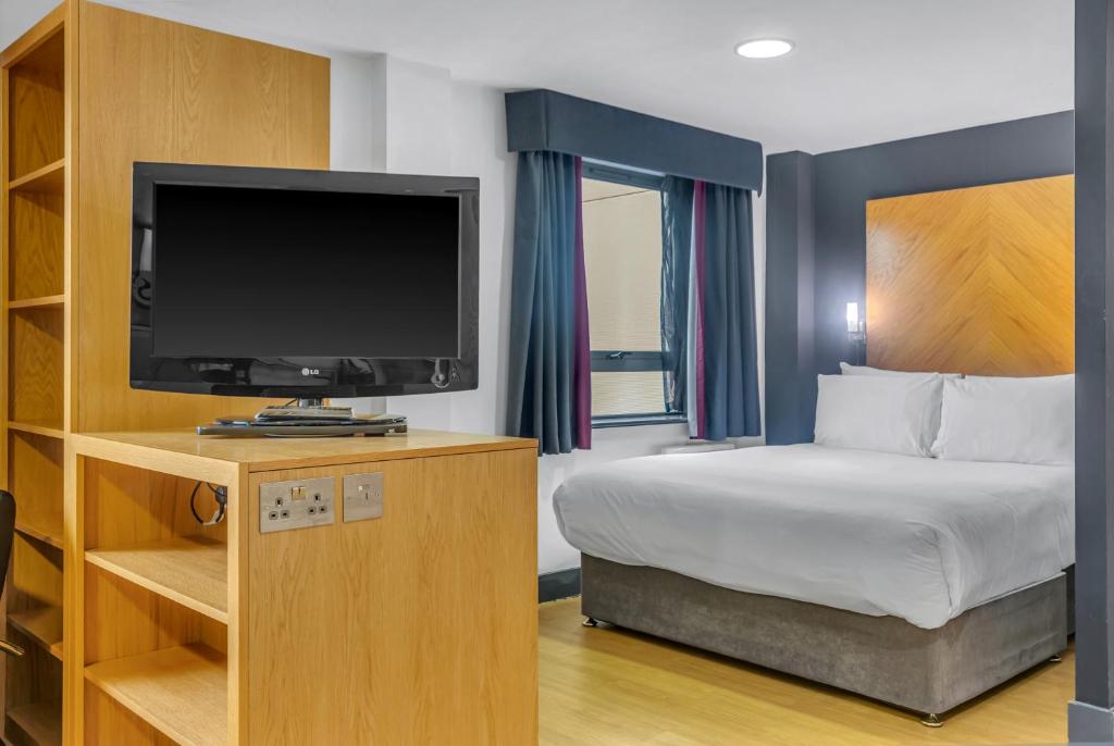 Aparthotel Roomzzz Leeds City West photo