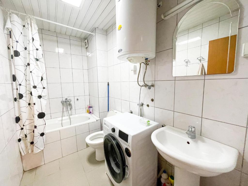 Lovely condo in urban area - 3
