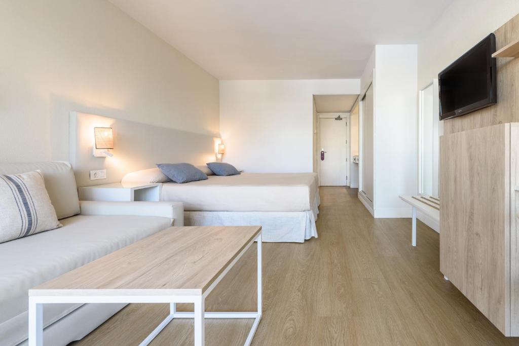 FERGUS Club Palmanova Park — Hotel rooms in Palma Nova, Balearic Islands