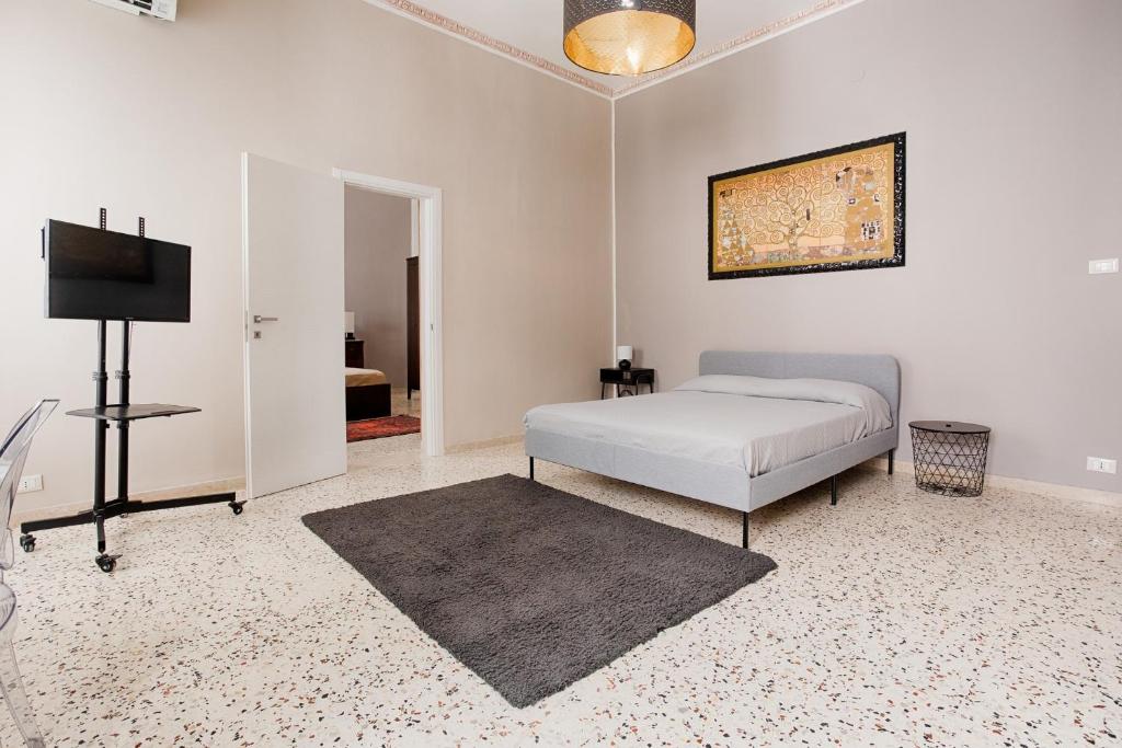 GuestHost - Historic Center Trapani Roomy Apt - 2