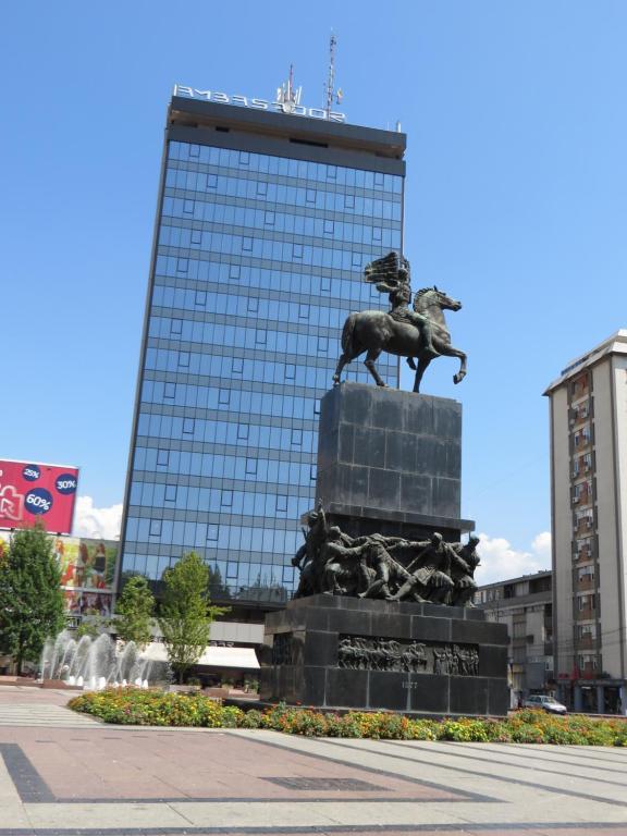 Lux apartment 8, center, free parking, Niš