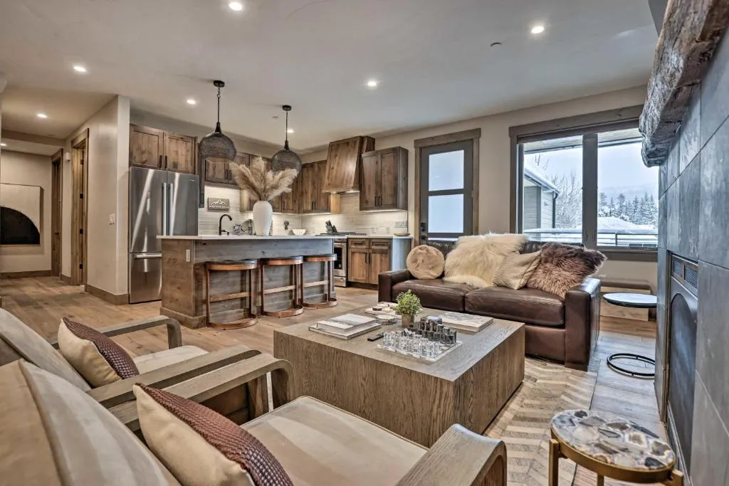 Winter Park Condo w/Hot Tub & 4 Mi to Skiing，位于冬季公园的酒店