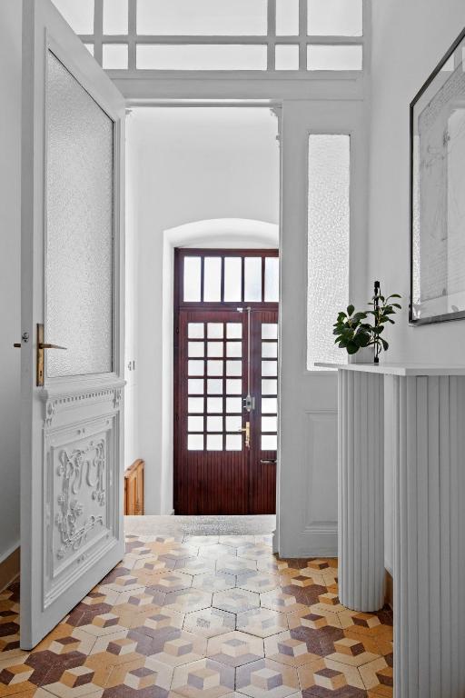 White Imperial Apartment, Pula