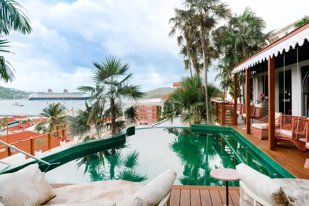 The Pink Palm Hotel - Adults Only，位于夏洛特阿马利亚的酒店