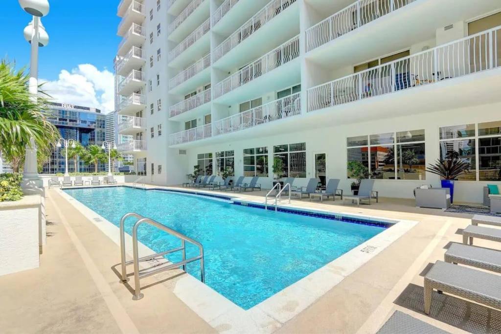 Brickell Bay View Oasis with Pool Hot Tub and Gym, Miami