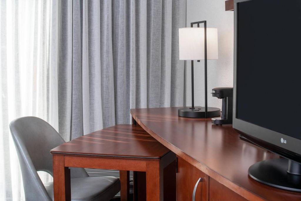 Courtyard by Marriott Dulles Airport Herndon/Reston photo