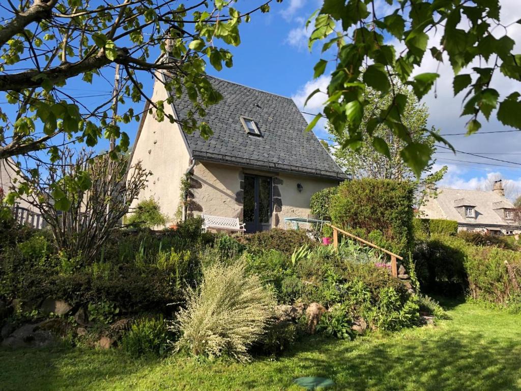 Gîte Saint-Martin-Valmeroux, 2 pièces, 3 personnes - FR-1-742-131