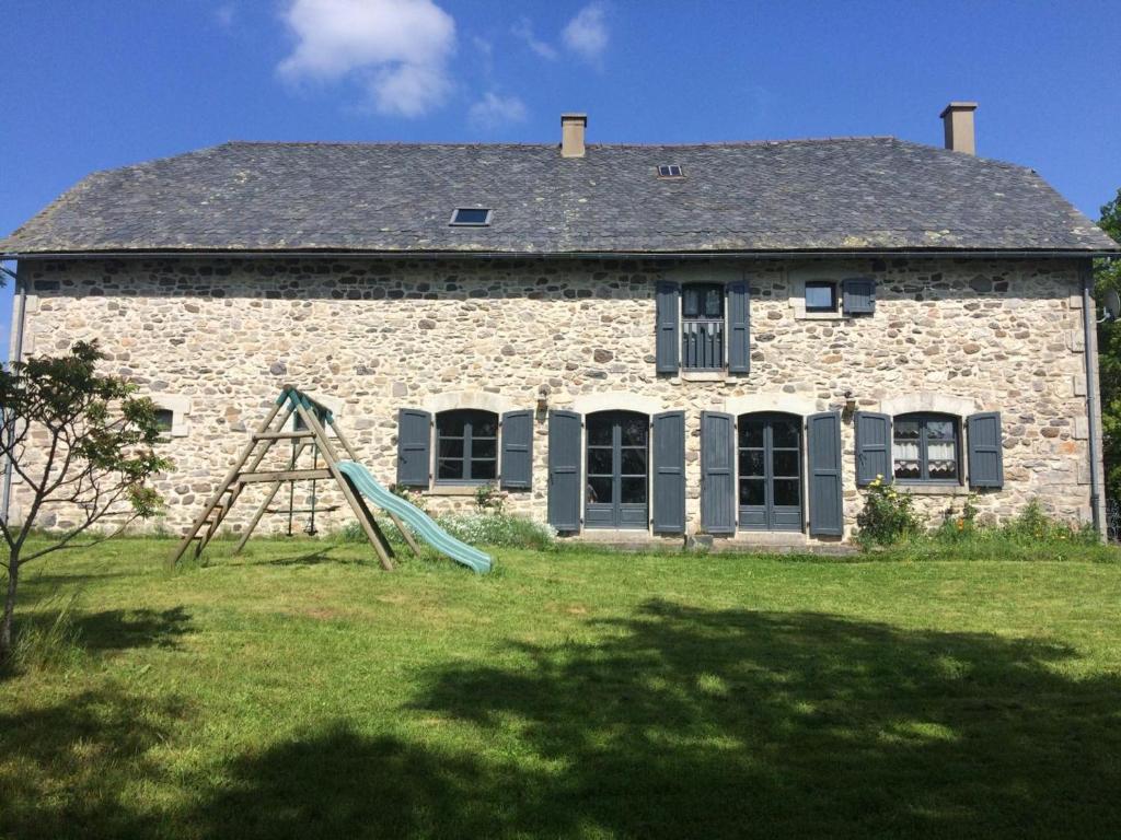 Gîte Riom-ès-Montagnes, 2 pièces, 4 personnes - FR-1-742-203