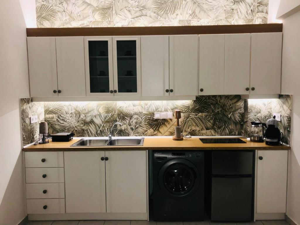 Benaki Balsam, Kalamata