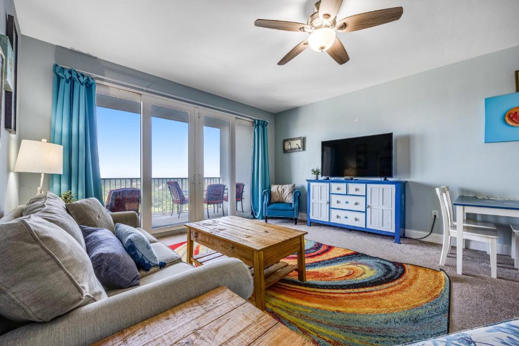 Laketown 1730 Gorgeous 2 BD bunks, Gulf Views, Best Amenities, Panama City Beach