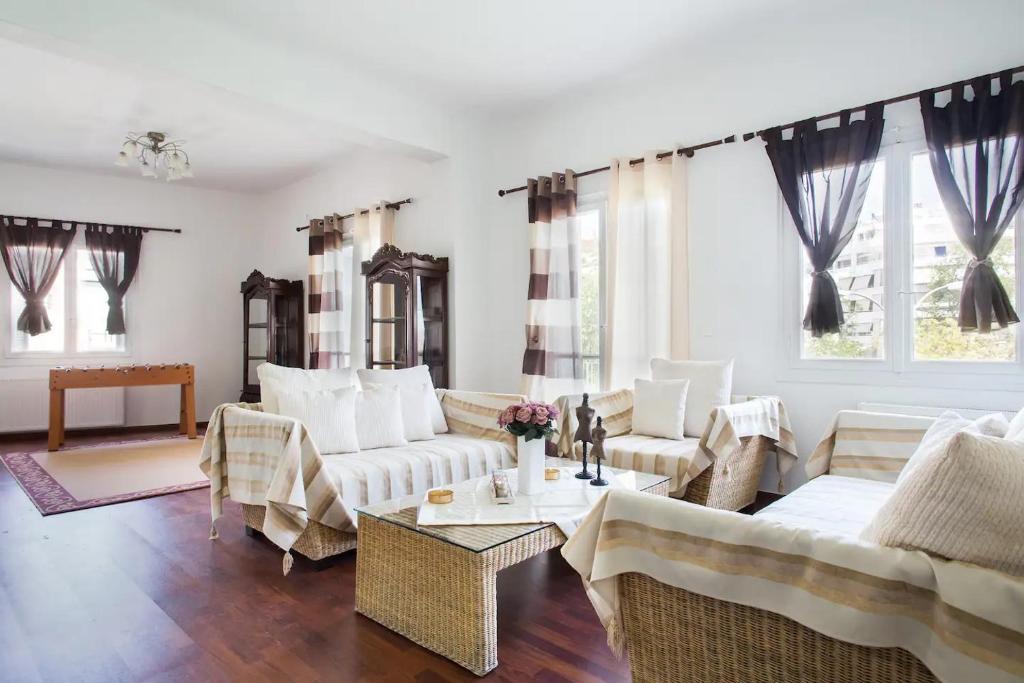 Athens Spacious Apartment 5 min to metro station, Atene
