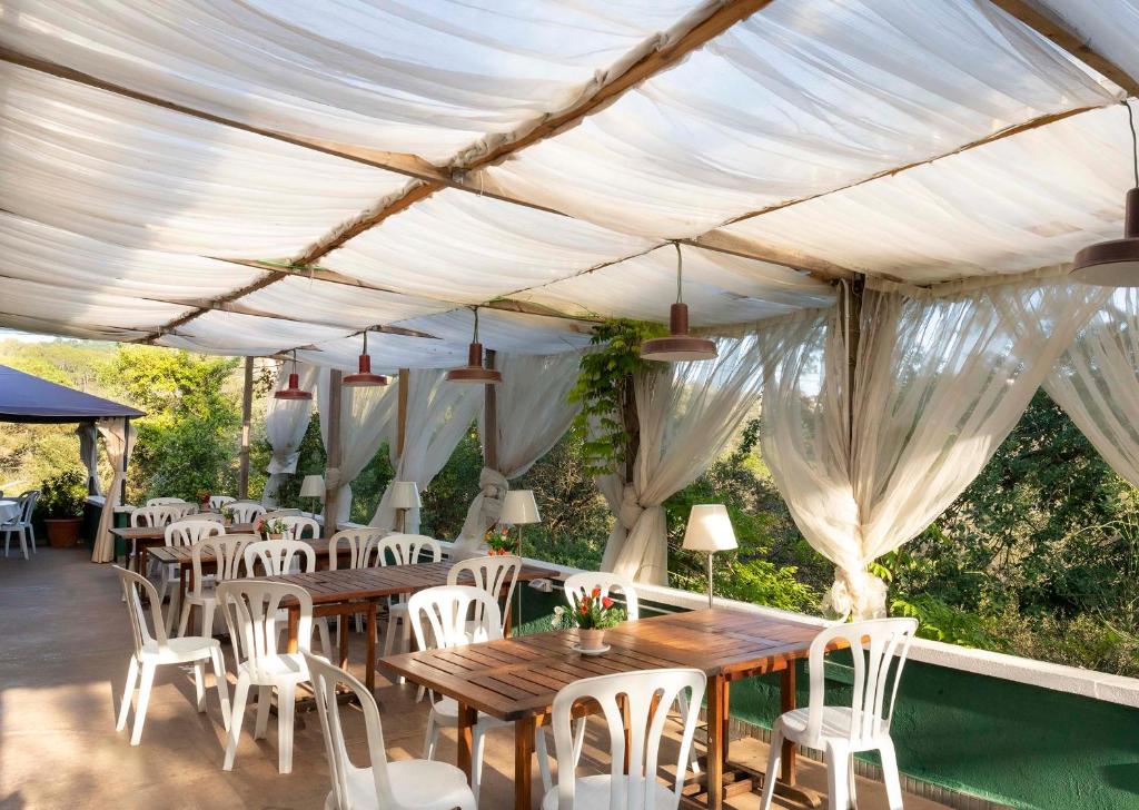 Restaurant, Inout Hostel in Barcelona