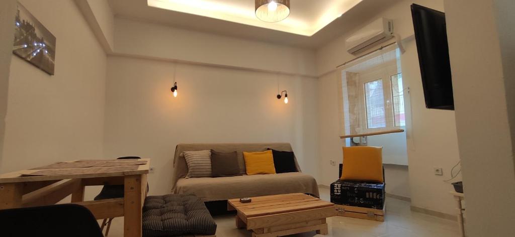 Stone apartment, Chalkis