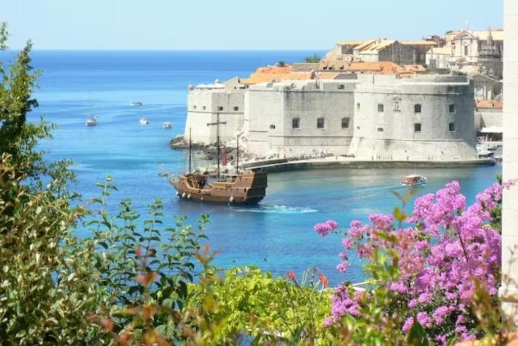Apartments Emi — Hotel in Dubrovnik