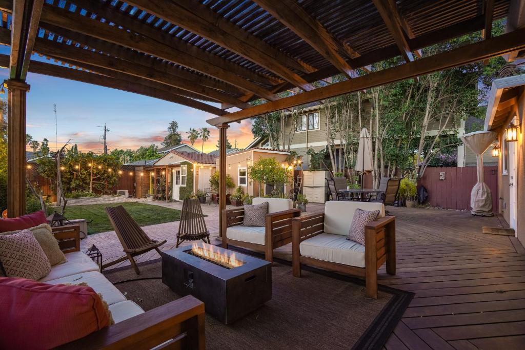 Relax in a Gorgeous 6 Person Quaint Home, San Jose
