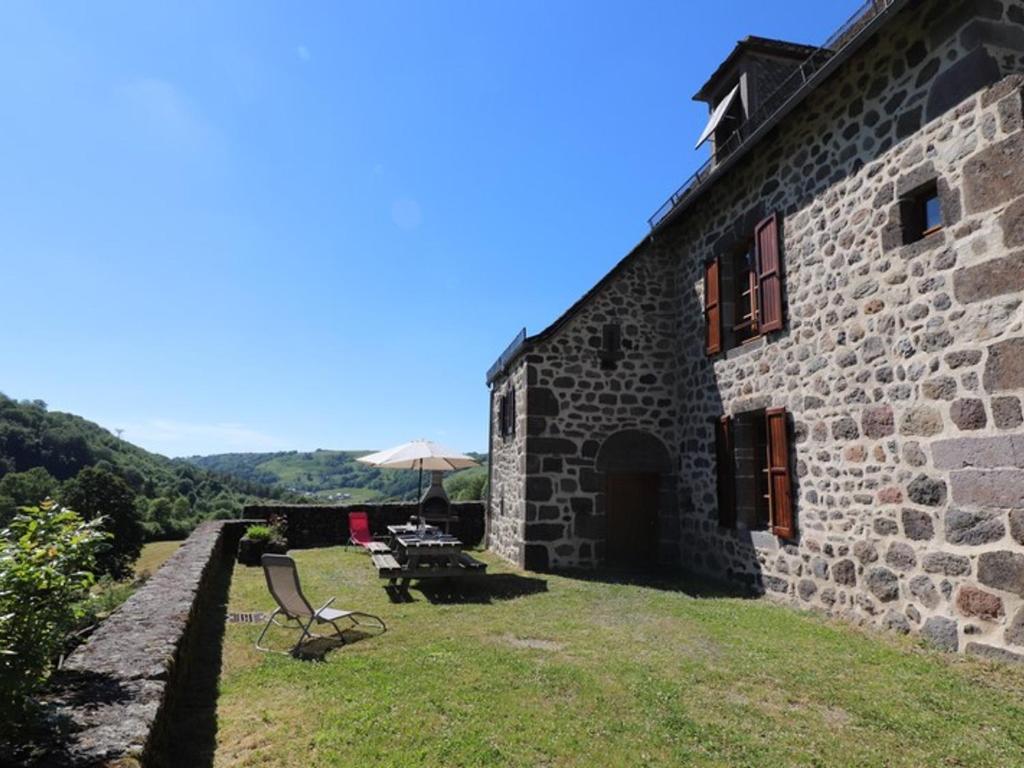 Gîte Saint-Martin-Valmeroux, 5 pièces, 10 personnes - FR-1-742-441