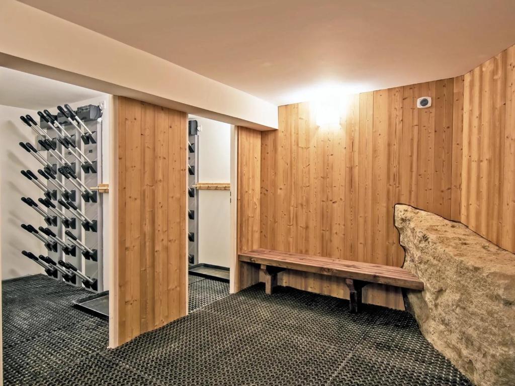 Chalet familial rénové avec jacuzzi, accès piste, ski room - FR-1-613B-42 - 4