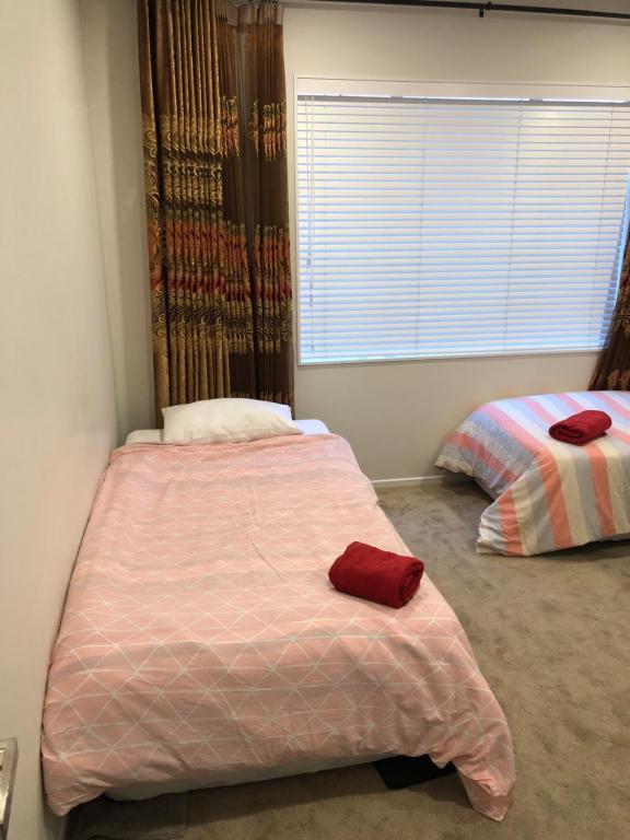 Brand new bedroom in Karaka (Auckland) photo