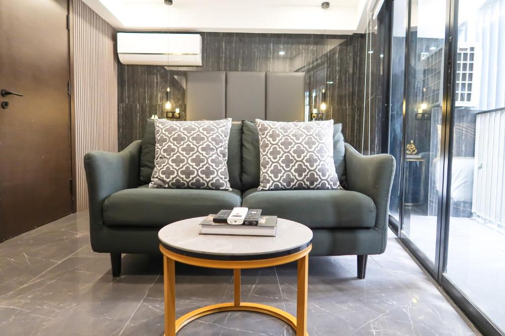 R Residences, Singapur