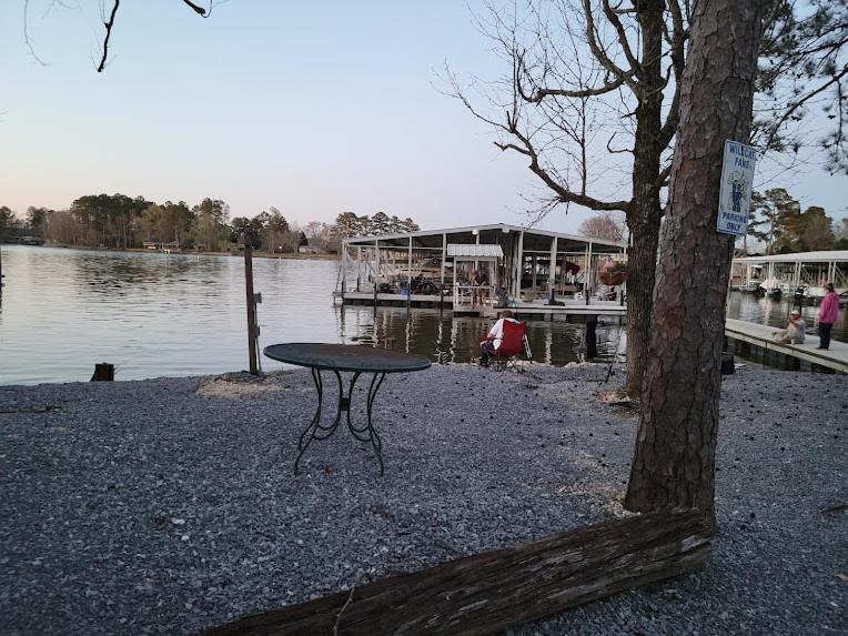 Bay Springs Country Inn & Marina photo