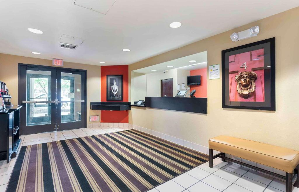 Lobby, Extended Stay America Suites - Livermore - Airway Blvd. in Livermore (CA)