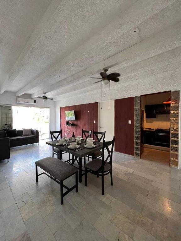 Fresca estancia en zona Dorada con Alberca/Playa! - 3
