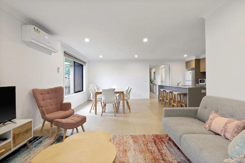 Island Life by Ready Set Stay - BYO LINEN & TOWELS, Cowes