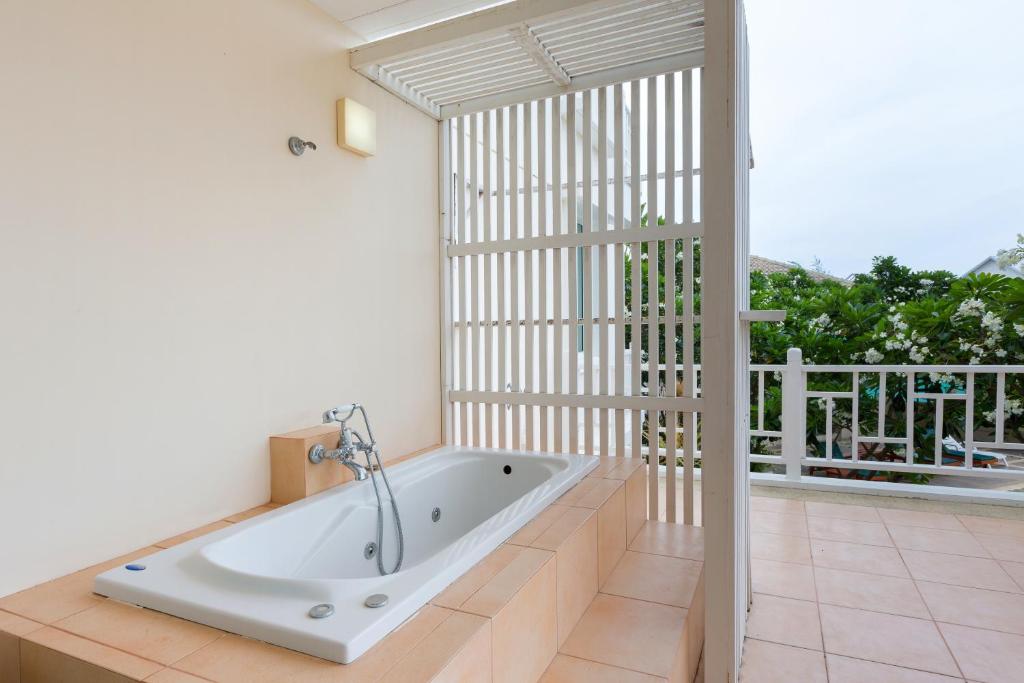 Surrounding environment, Baan Poolom Huahin Condominium in Hua Hin / Cha-am