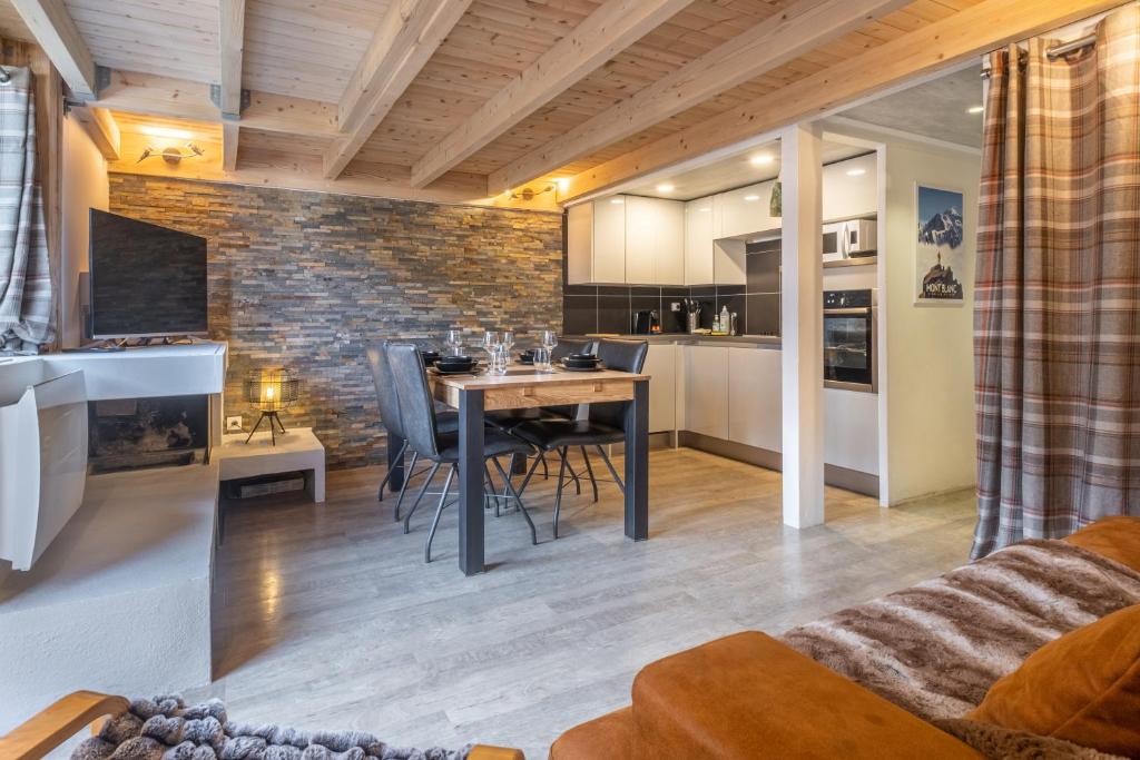 Grand Roc A - 3 bedrooms Apartment Next to skilift - By Cozee Rentals, Chamonix-Mont-Blanc