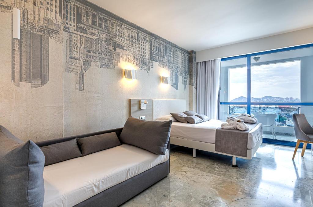 Hotel Madeira Centro — Hotel rooms in Benidorm, Valencian Community