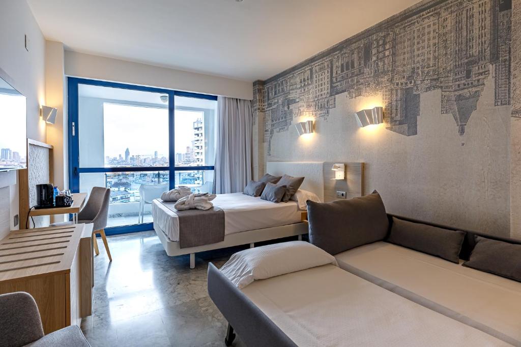 Hotel Madeira Centro — Hotel rooms in Benidorm, Valencian Community