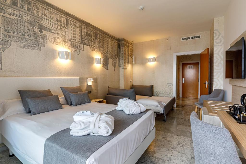 Hotel Madeira Centro — Hotel rooms in Benidorm, Valencian Community