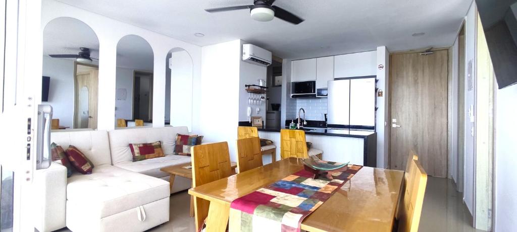 P23 Brand New high floor, few blocks to walled city steps to beach - 4