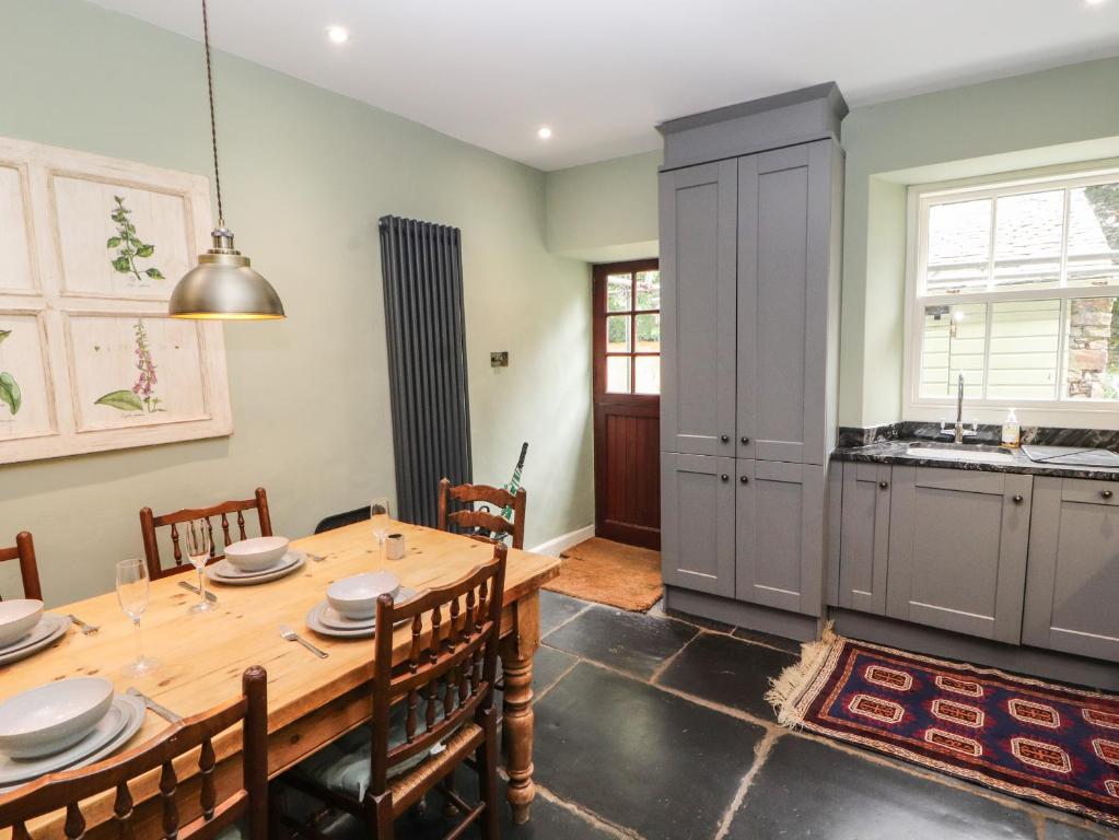1 Field Foot Cottage photo 6