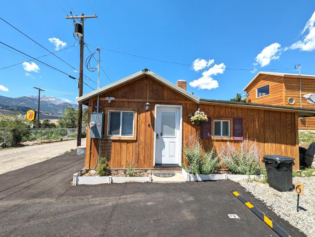 Yellowstone's Treasure Cabins photo
