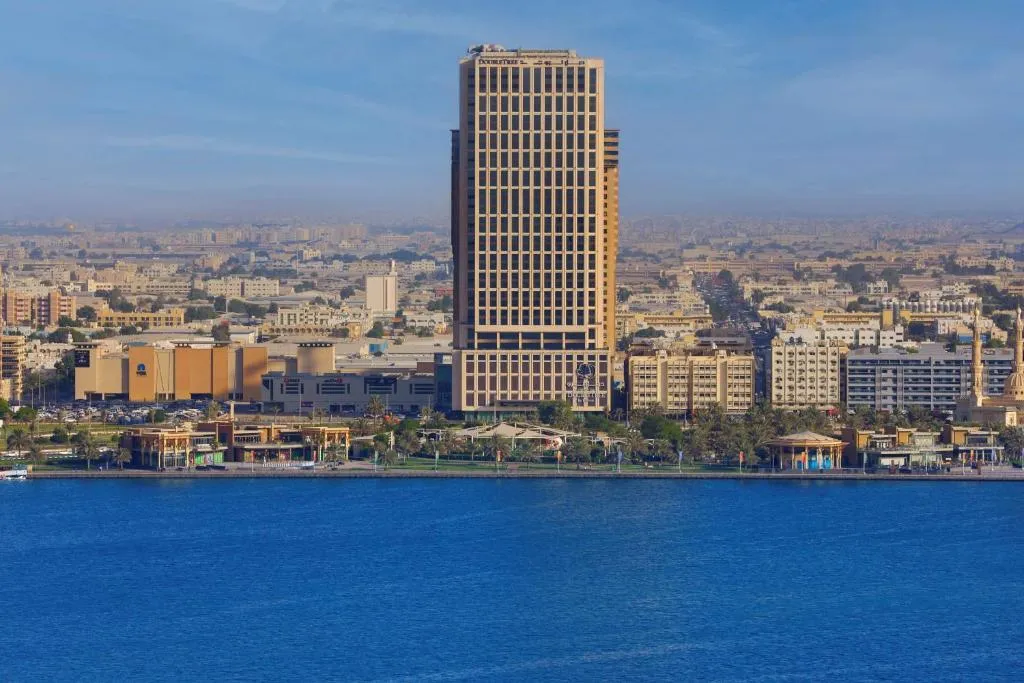 DoubleTree by Hilton Sharjah Waterfront Hotel And Residences, hotel in Sharjah