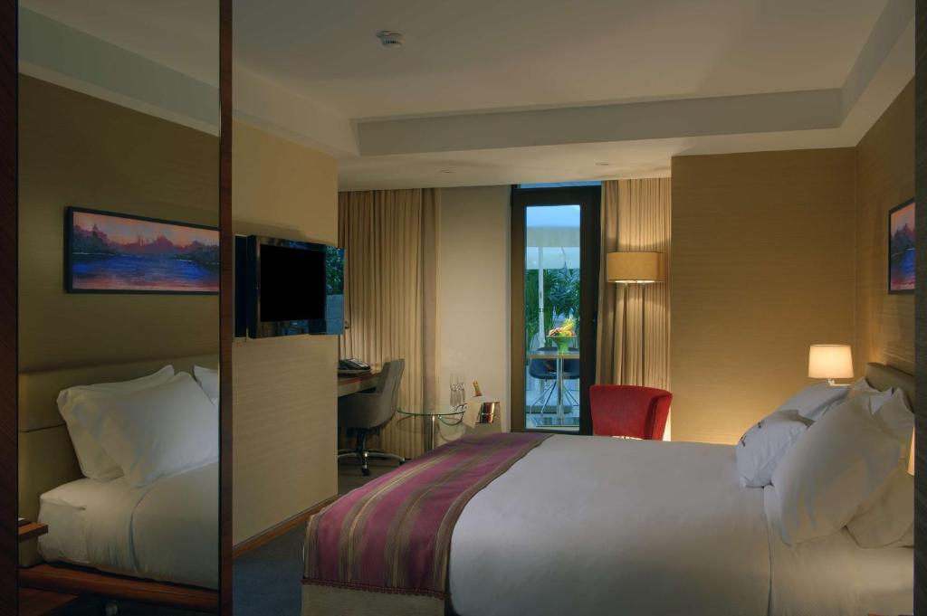 Hotel Room Image 2