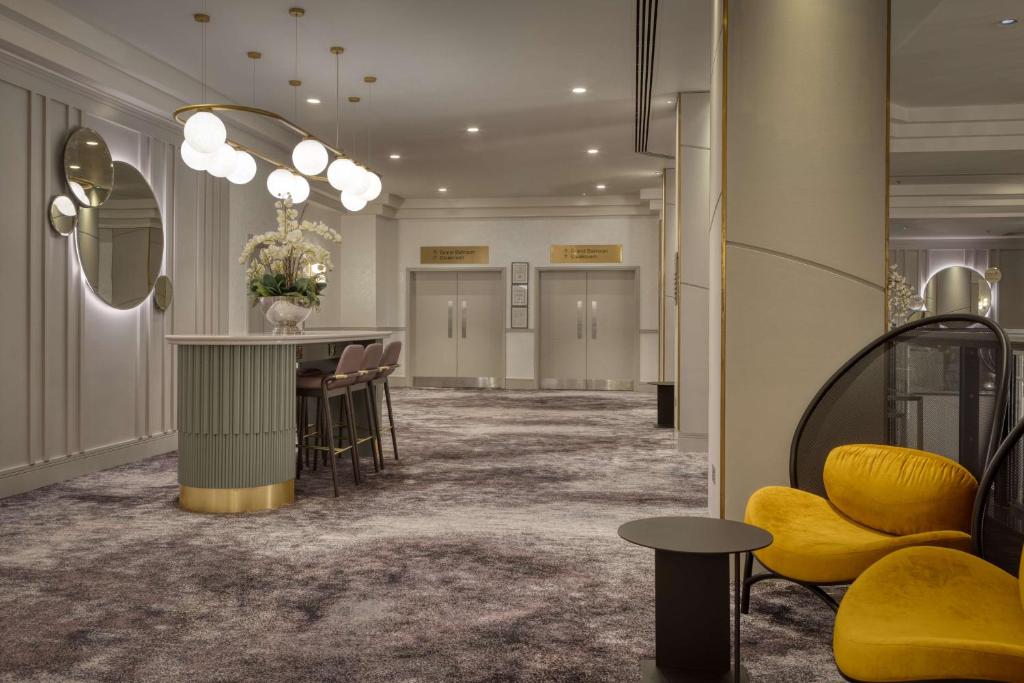 フロント・ロビー