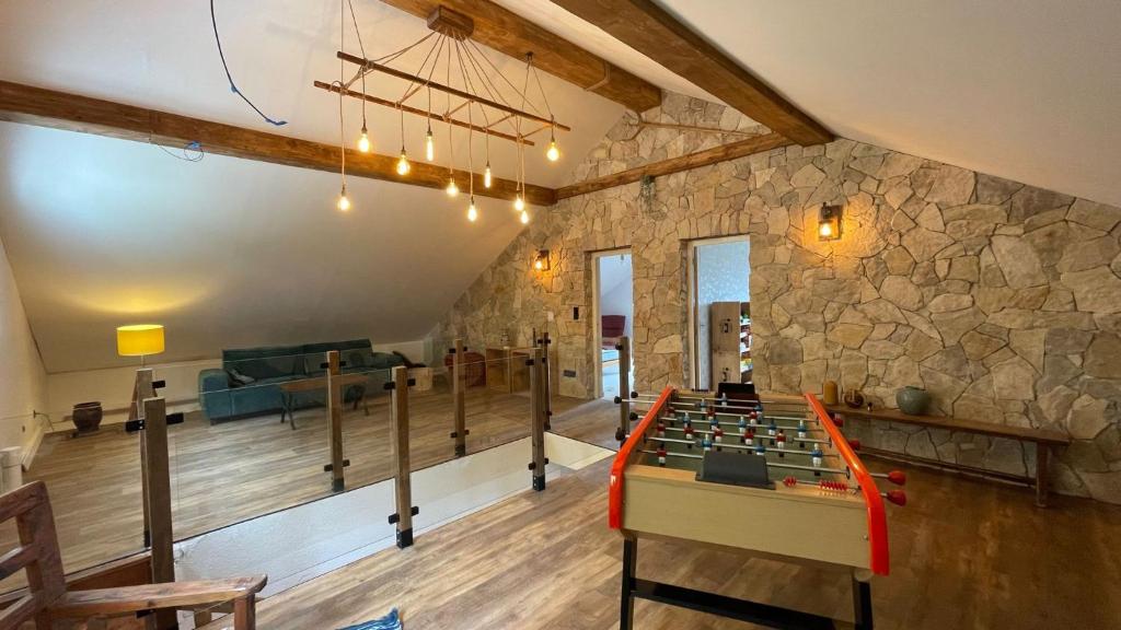 Gîte confort 15 couchages, vue panoramique Montagne Hautes Alpes, Terrasses, Embrun